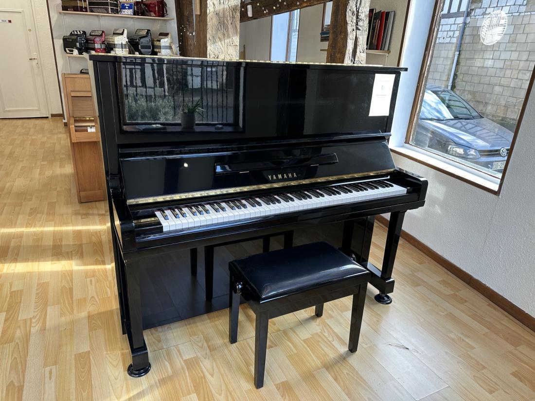 Yamaha U30Bl — photographie 1