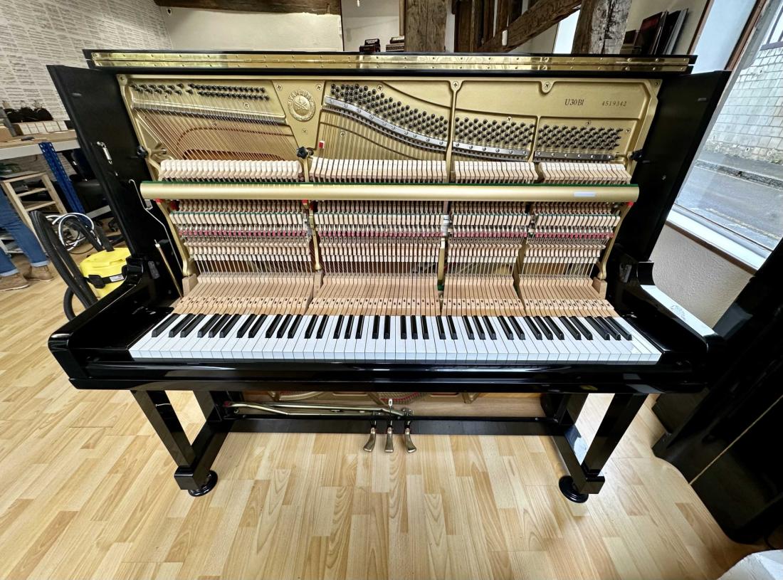 Yamaha U30Bl — photographie 2