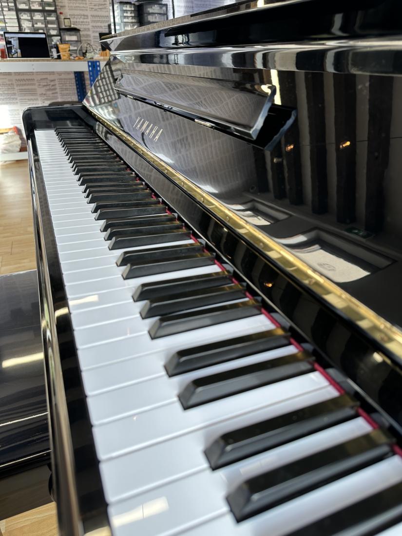 Yamaha U30Bl — photographie 3