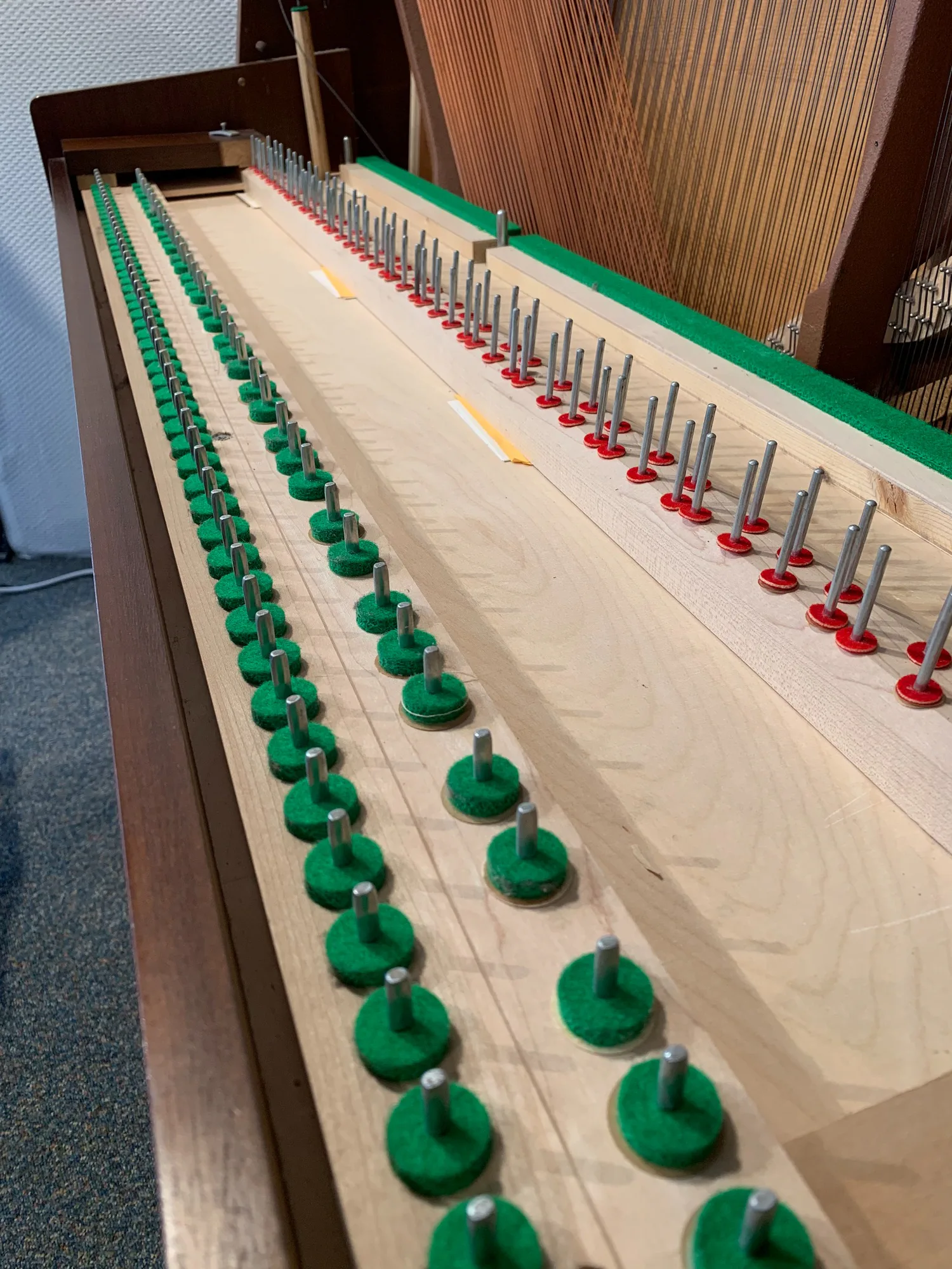 Clavier de piano déposé pour le contrôle et le réglage précis de ses touches