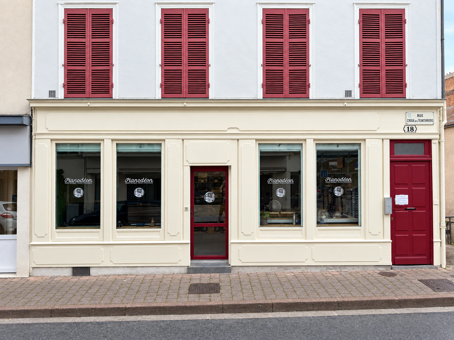Devanture du nouvel atelier Pianodéon rue Croix des Teinturiers